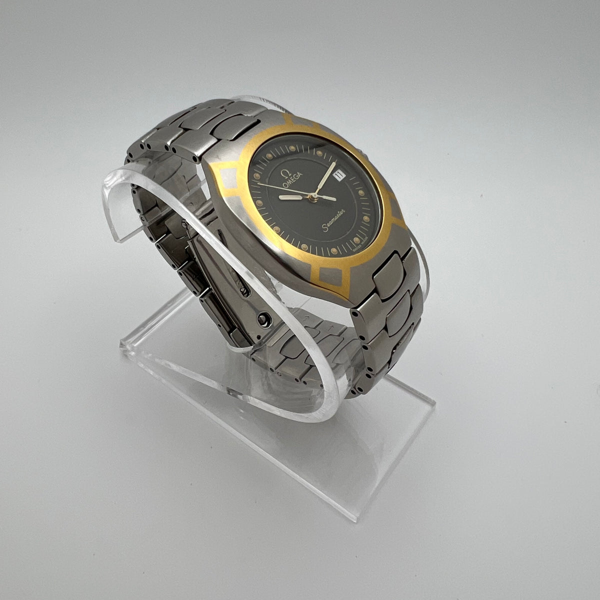 Omega Seamaster Polaris 396.1022 Two-Tone Black Dial Quartz - Running